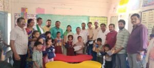 పాఠశాలకు టేబుళ్లు కుర్చీలు స్పోర్ట్స్ డ్రెస్ వితరణ