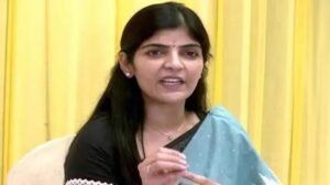 అర్ధరాత్రి కేజీబీవీ పైనుంచి దూకిన విద్యార్థిని.