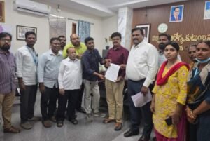 ఎన్ హెచ్ ఎం ఉద్యోగుల హక్కుల కోసం జేఏసీ పోరాటాం*