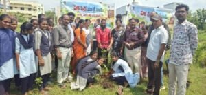 అమ్మపేరుతో ఒక మొక్క  పాఠశాలలో ప్రారంభించిన మొక్కలు నాటే కార్యక్రమం