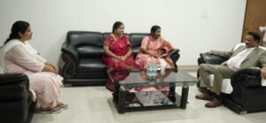 హైకోర్టు న్యాయమూర్తిని కలిసిన జిల్లా కలెక్టర్, జిల్లాల ప్రధాన న్యాయమూర్తులు