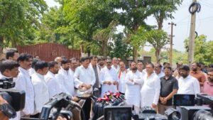 నిజాం ఆస్తుల కంటే కేసీఆర్ కుటుంబ ఆస్తులే ఎక్కువ..