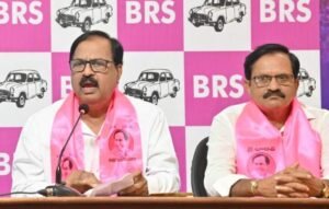 సర్కారు బడులను మూసేస్తే సహించం..