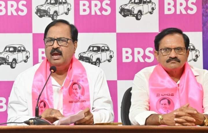సర్కారు బడులను మూసేస్తే సహించం..
