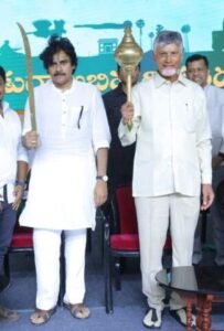 గడ్డపార చేతబట్టి.. డొంక రోడ్డుకు శ్రీకారం…