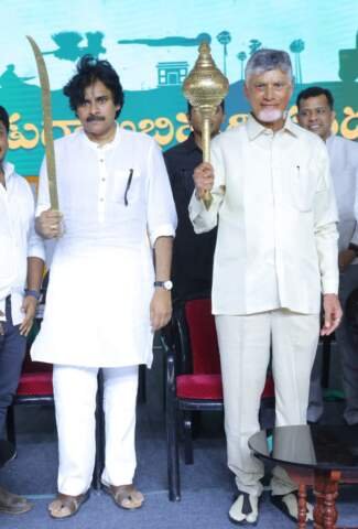 గడ్డపార చేతబట్టి.. డొంక రోడ్డుకు శ్రీకారం…