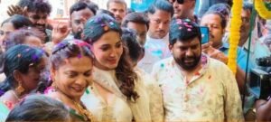 నగరంలో డీజే టిల్లు హీరోయిన్ నేహశెట్టి సందడి..